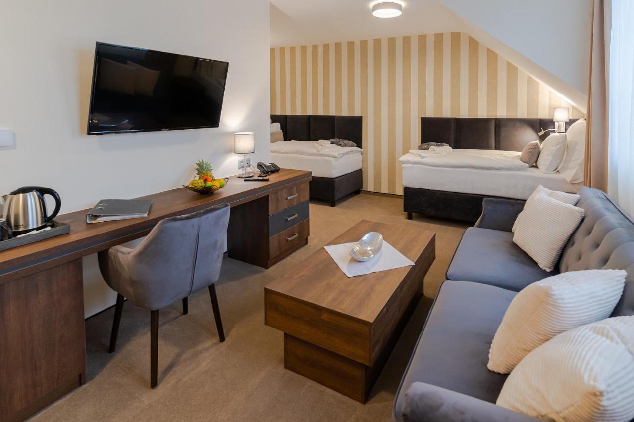 Demaenova **** Hotel