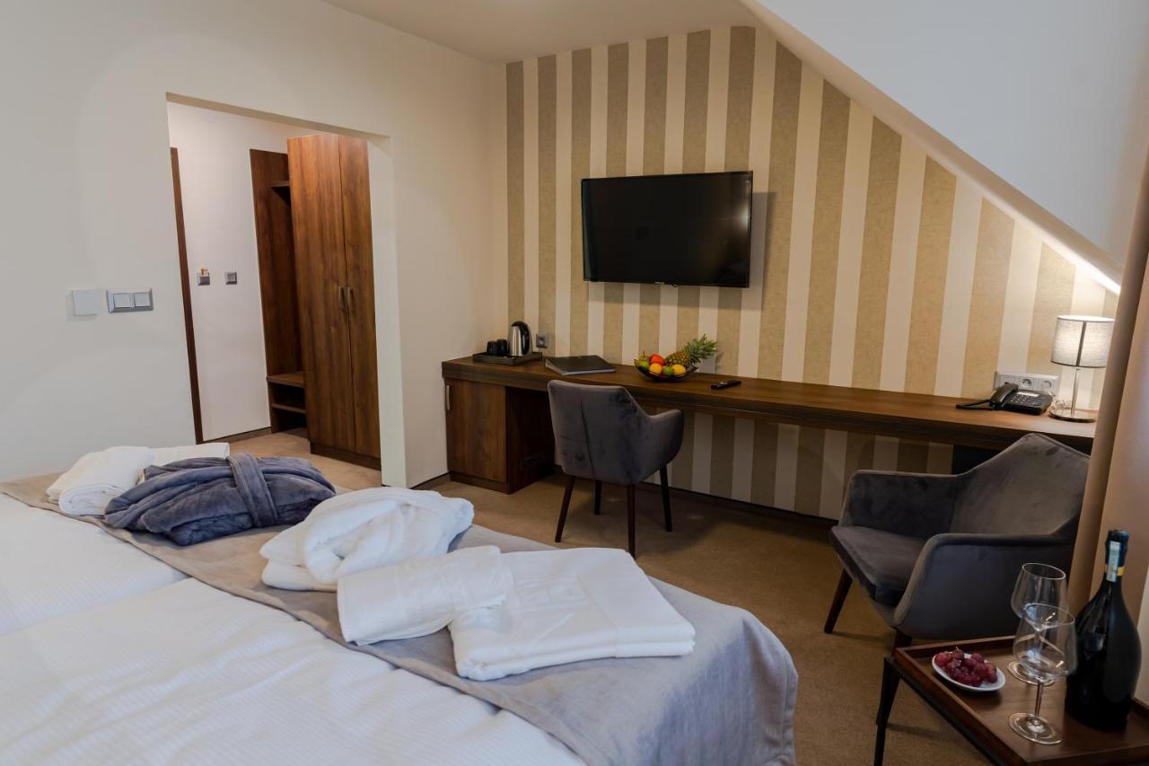 Demaenova **** Hotel