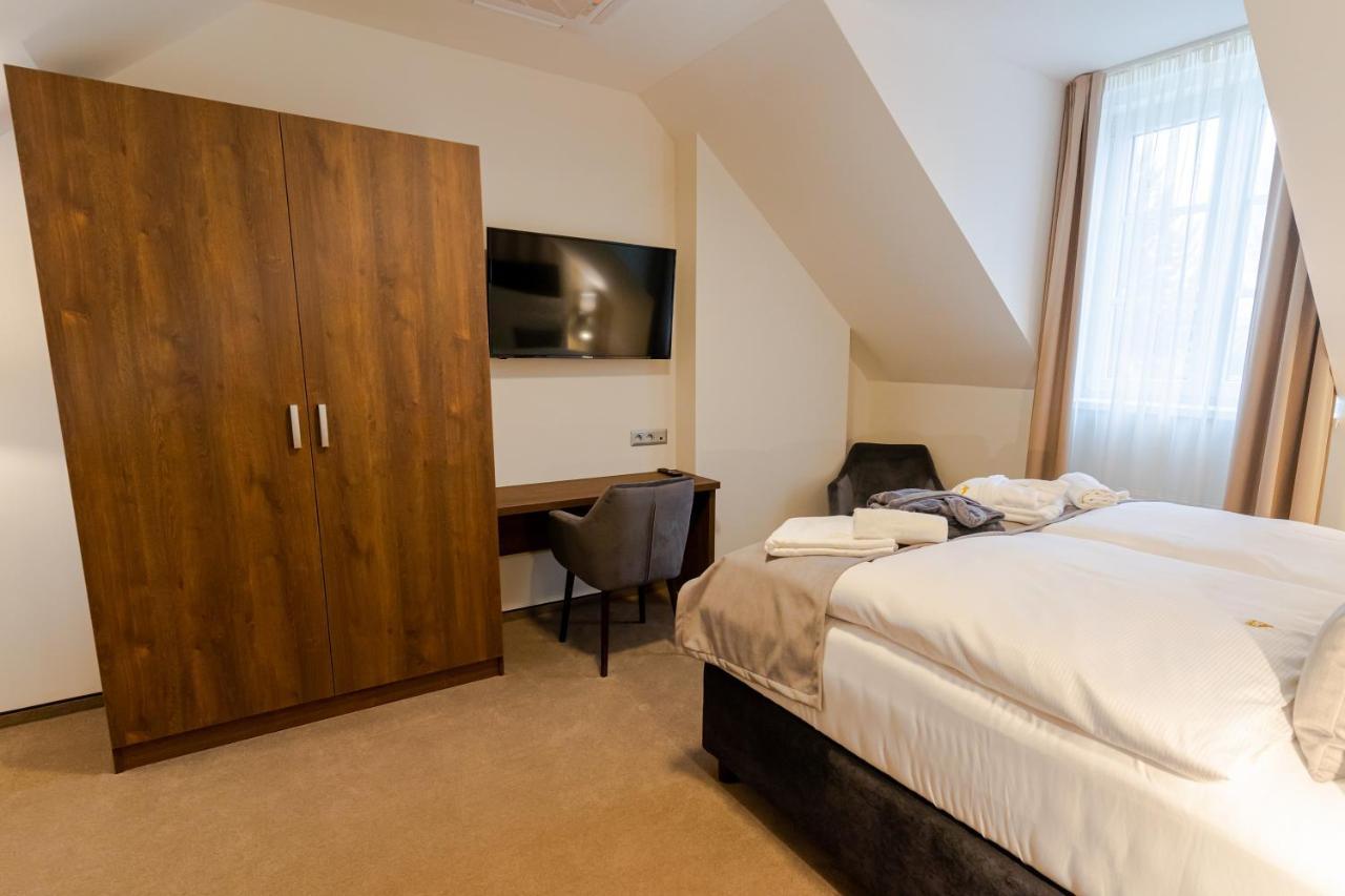 Demaenova **** Hotel